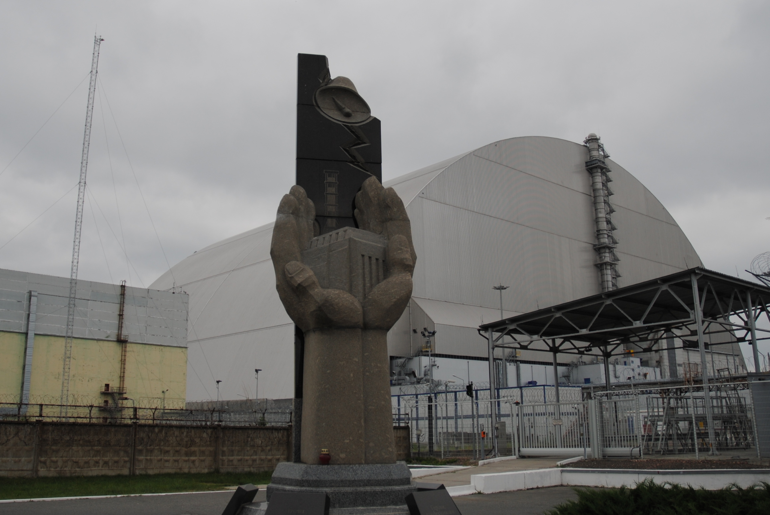 city trip kiev en tsjernobyl: sarcofaag