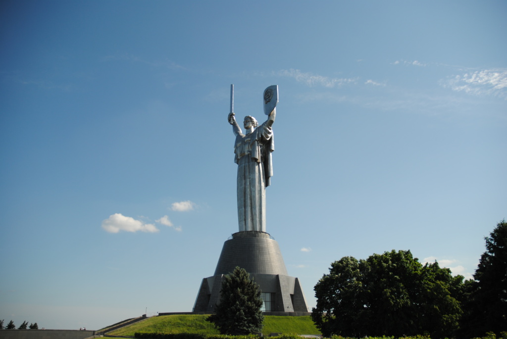 city trip kiev en tsjernobyl: moederland monument